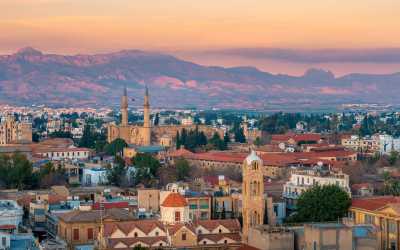 Nikozja stolica dwóch Cyprów z Limassol [49]